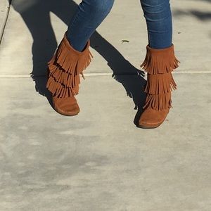 Fringe boots